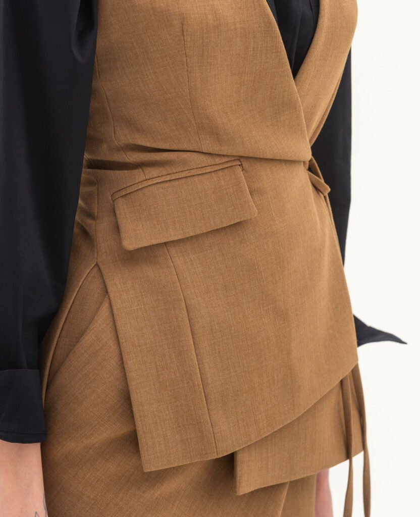 Комплект: жилет та спідниця