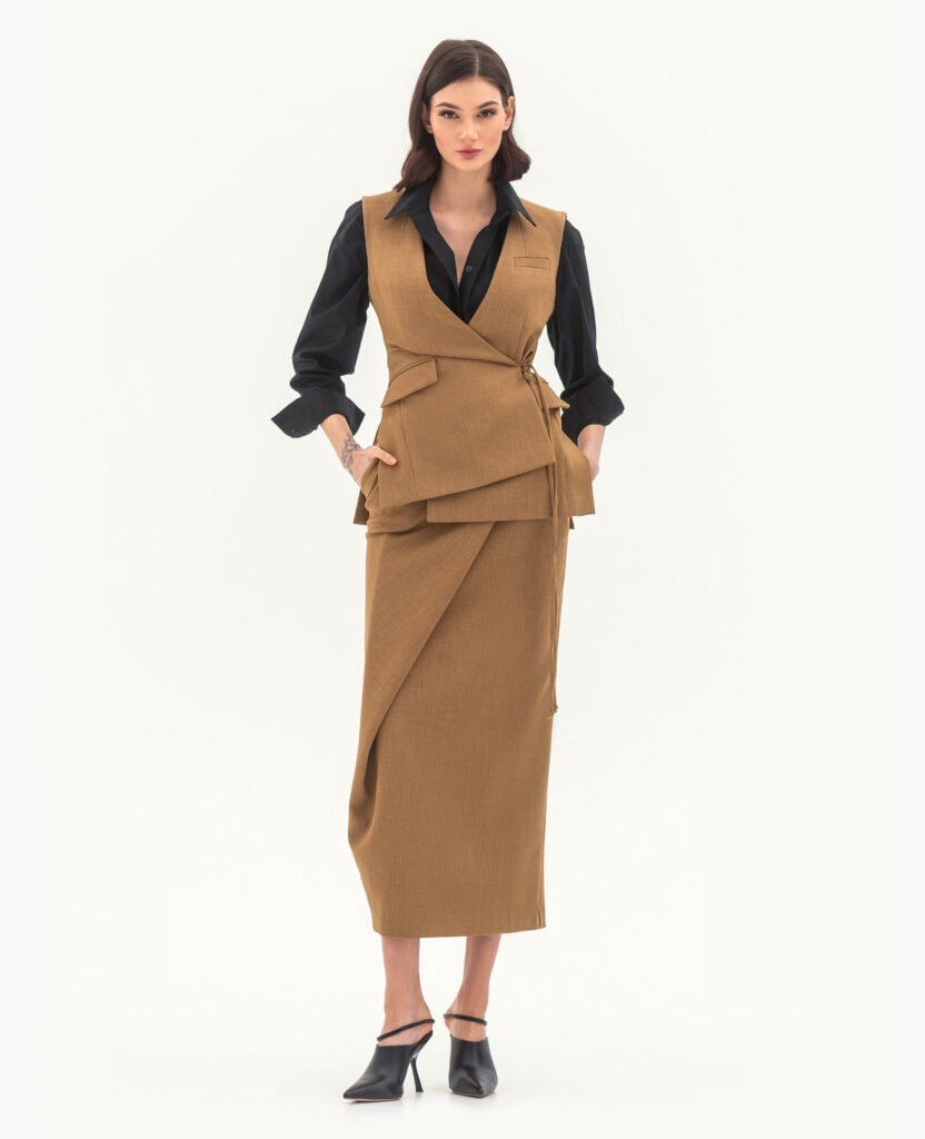 Комплект: жилет та спідниця