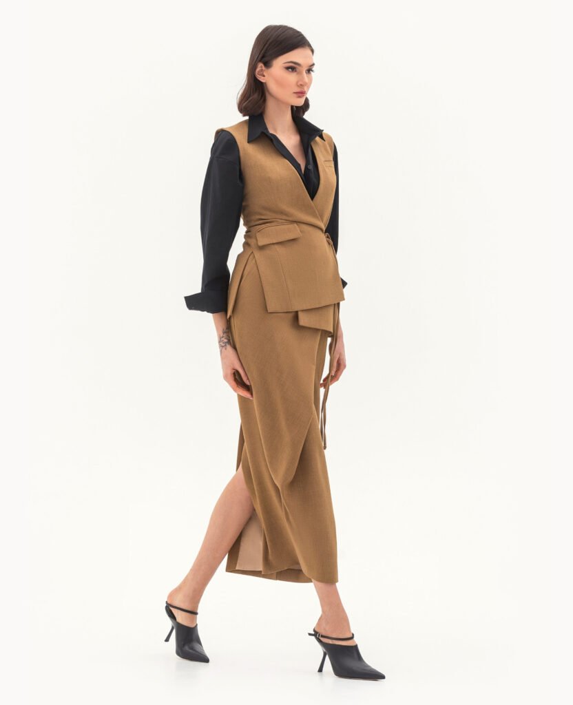 Комплект: жилет та спідниця