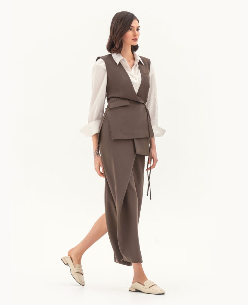 Комплект: жилет та спідниця