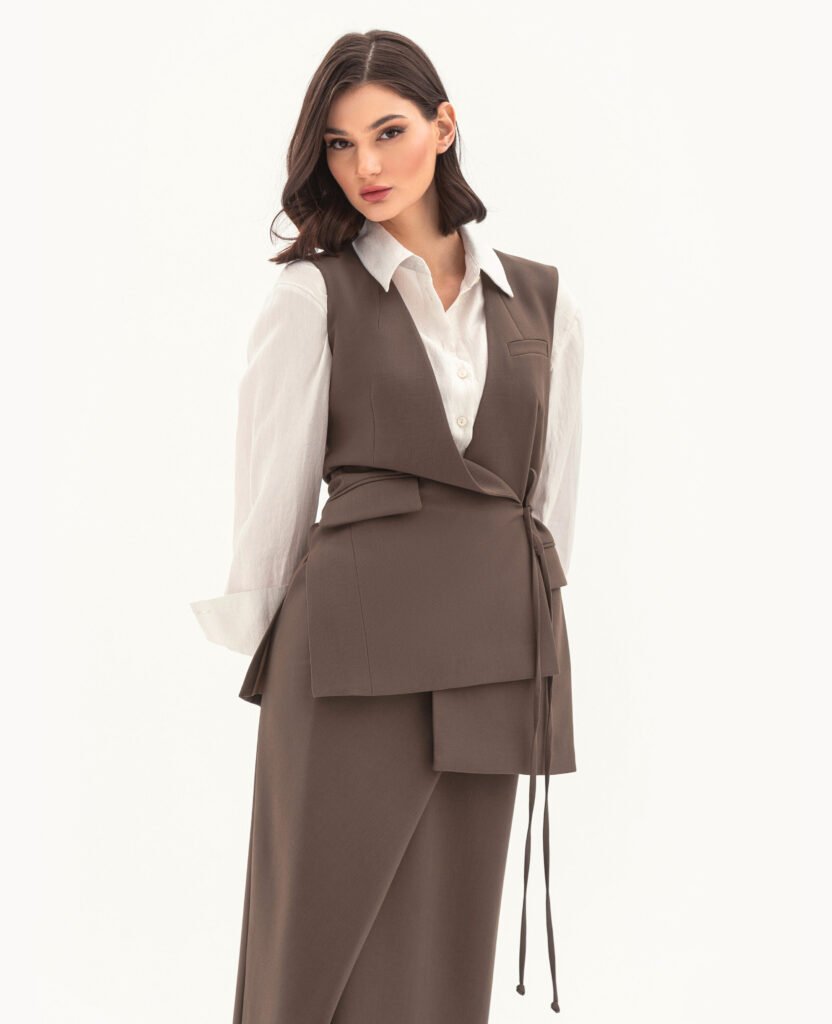 Комплект: жилет та спідниця