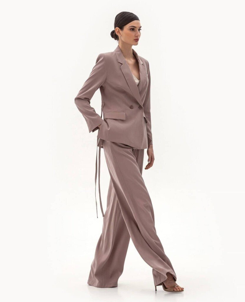 Комплект: жакет и брюки